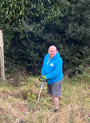 Paul strimming the plot